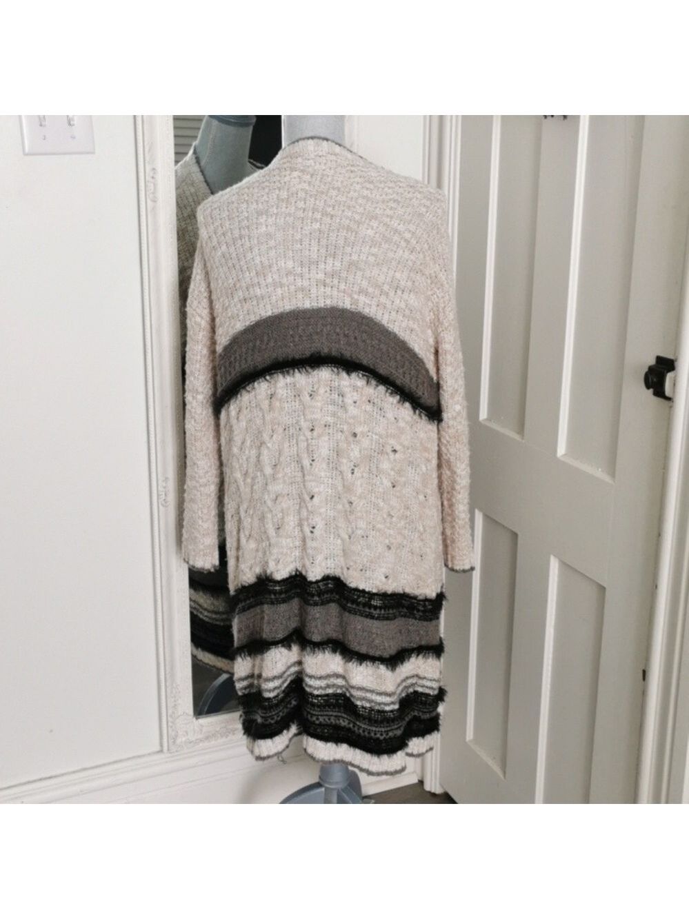 Womens Dex open eyelash, boho, beachy cardigan. Size Small - Picture 6 of 9